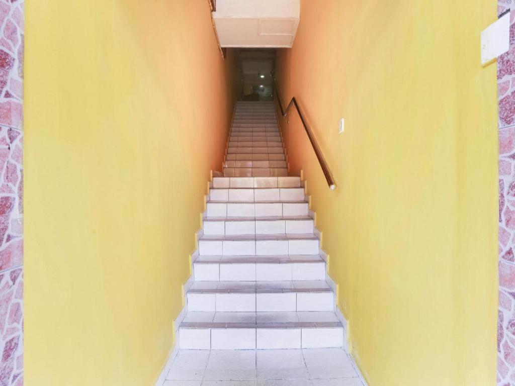 נילאי Oyo 89406 Lucky Budget Hotel מראה חיצוני תמונה