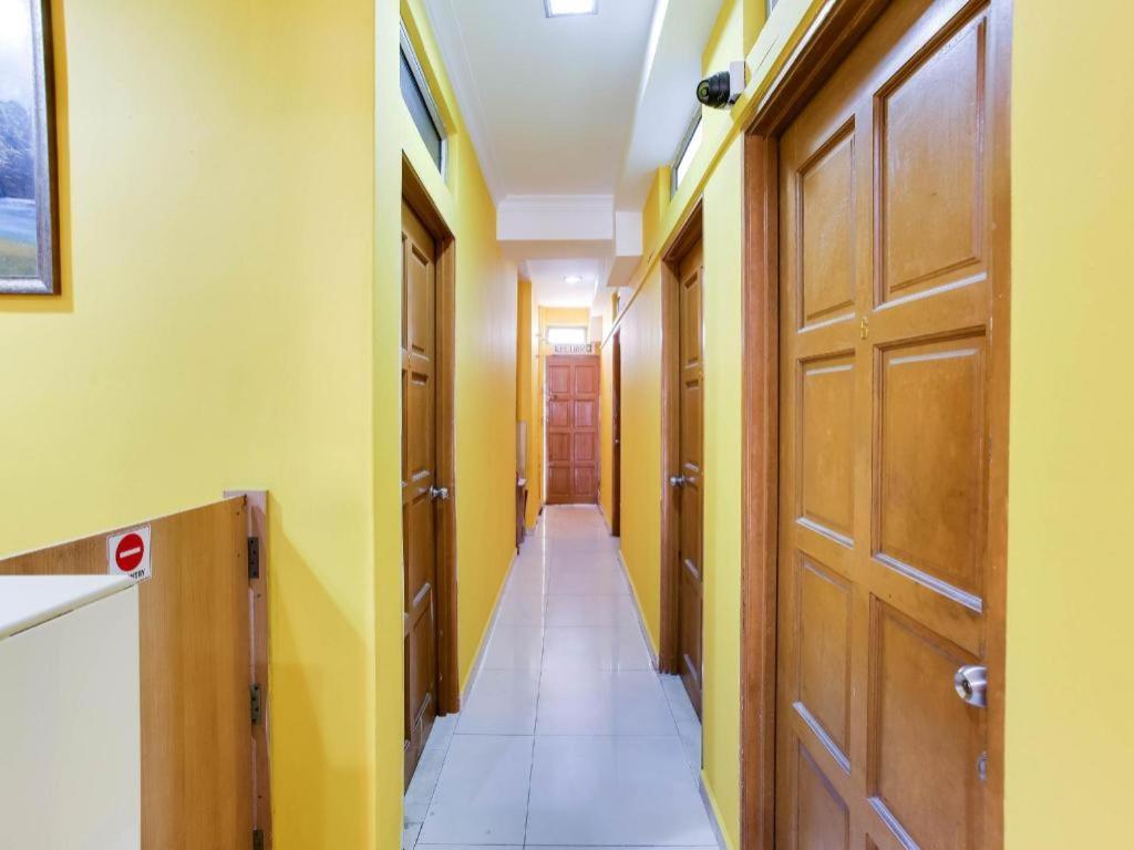 נילאי Oyo 89406 Lucky Budget Hotel מראה חיצוני תמונה