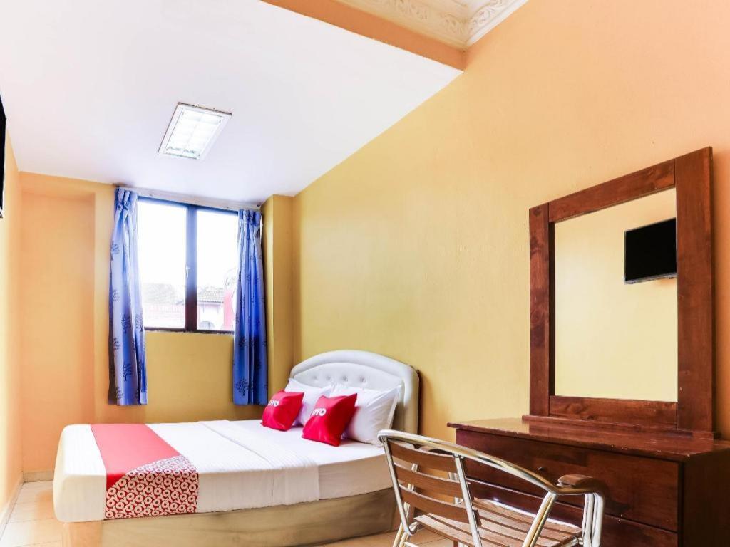 נילאי Oyo 89406 Lucky Budget Hotel מראה חיצוני תמונה