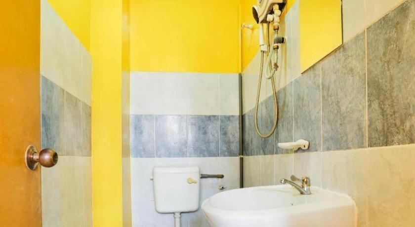 נילאי Oyo 89406 Lucky Budget Hotel מראה חיצוני תמונה